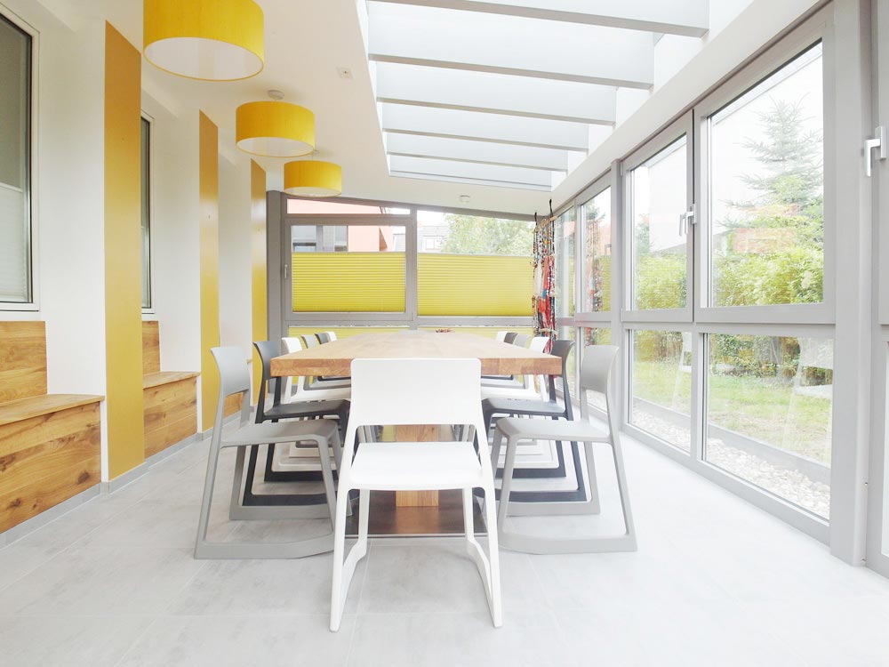 Gemeinschaft im Wintergarten